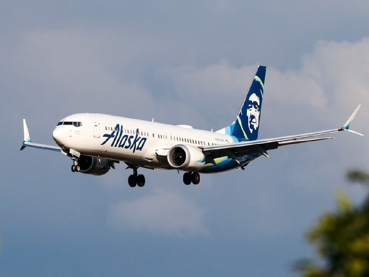 Alaska: esposan a futuro piloto por querer abrir la puerta del vuelo