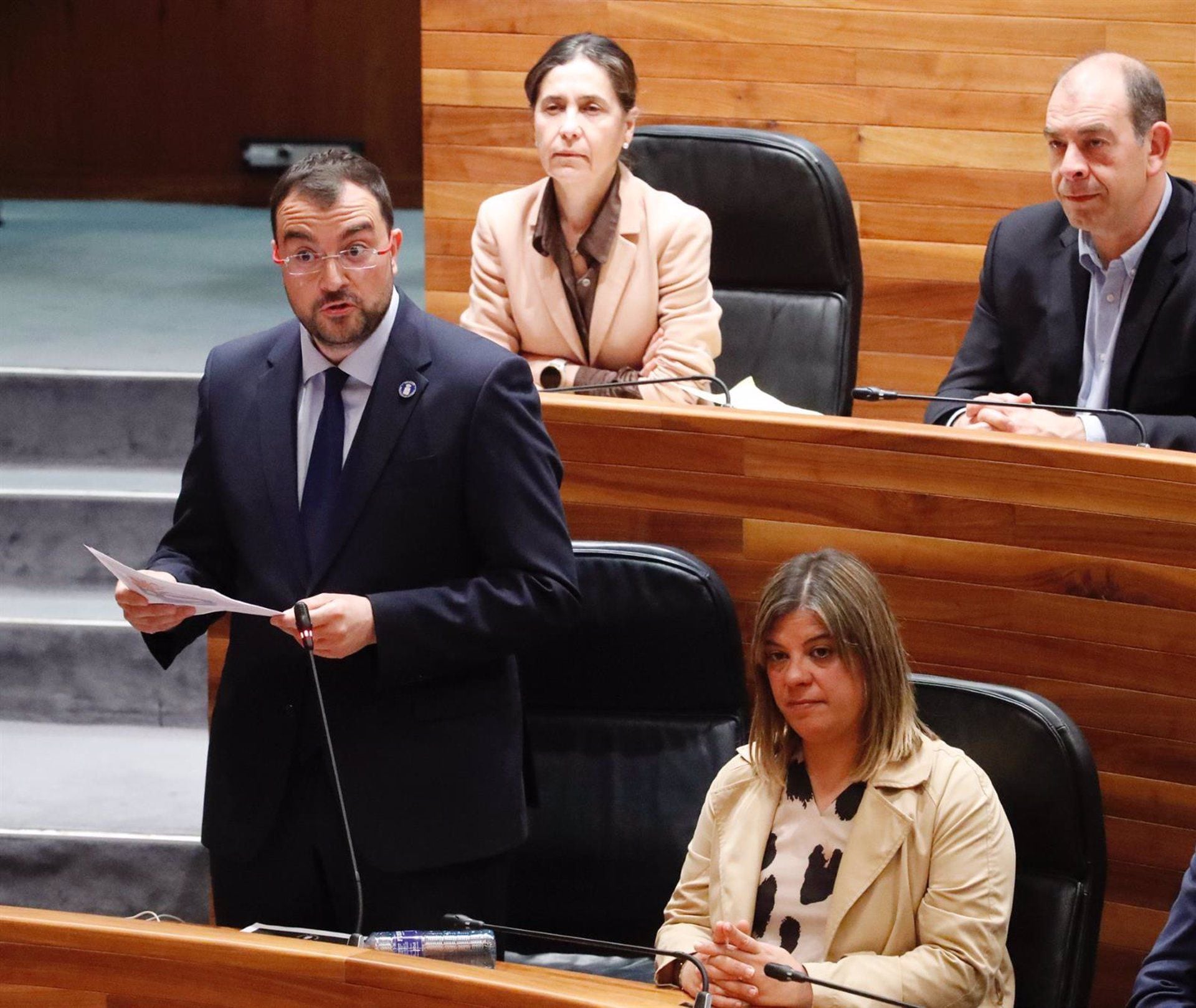 Barbón responderá a la oposición sobre su credibilidad, la ‘guerra a la burocracia’ y el tejido industrial de Asturias
