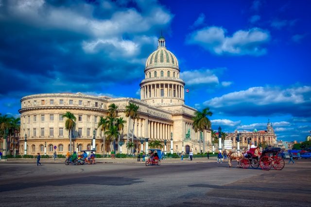 Giro de Cuba a por el turista chino con tres acciones