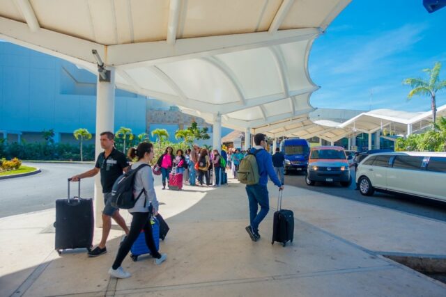 Aeropuerto de Cancún: cámaras controlarán el transporte pirata