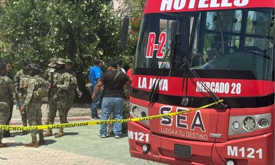 Cancún: en autobús de la zona hotelera asesinan a balazos a dos personas