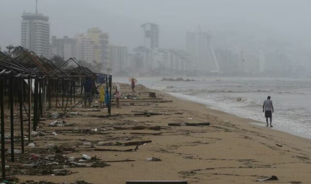 Acapulco devastado por huracán John con muertos e inundaciones