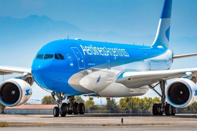 Copa tiene 70 empleados por avión pero Aerolíneas Argentinas a 125