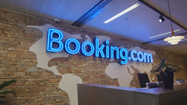 Booking presume de crecer más que Airbnb y revela por qué