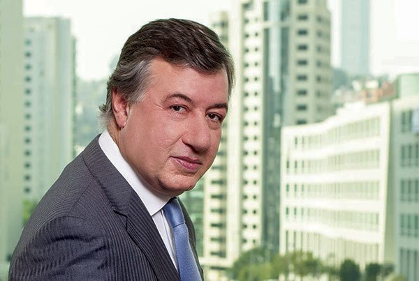 Dueño del aeropuerto de Cancún cerca de comprar Banamex