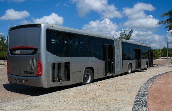 Revolución en Cancún: llegan mega autobuses para 150 personas