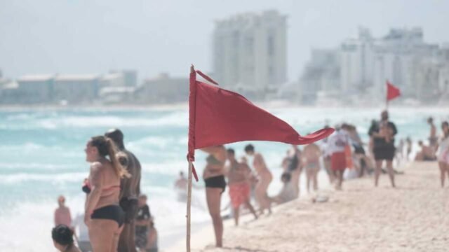 Cancún: bandera roja a 4 de las 12 playas públicas por fuertes lluvias