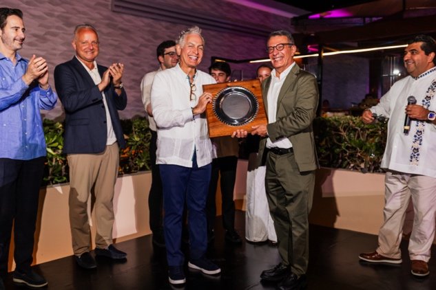 Hoplamazian: Hyatt podría vender una parte de ALG Vacations