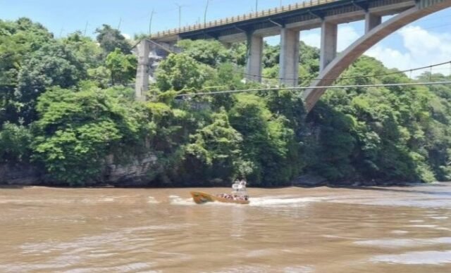 Chiapas: subsecretaria de Turismo se tira de un puente al ser criticada