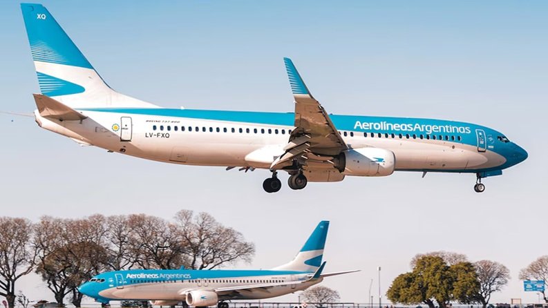 Aerolíneas Argentinas suspende ocho aviones por precaución