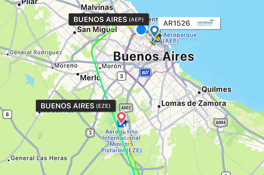 AR: aterrizaje forzoso en Ezeiza al perder partes de un motor