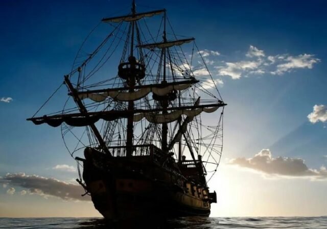 Cancún: jóvenes en moto acuática chocan contra el Barco Pirata