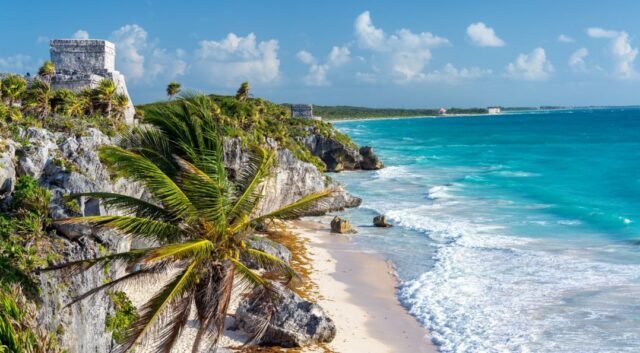 Tulum exhibe sus playas limpias tras meses de recale de sargazo