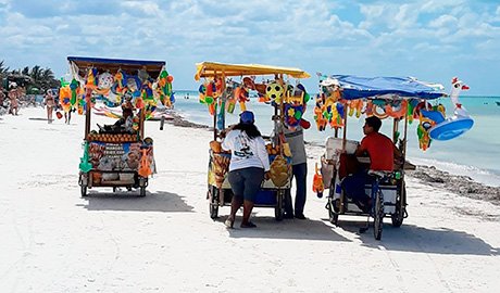 Tulum: queja de hoteleros por vendedores ambulantes en playas