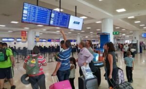 Cancún: Lezama pasa revista a todo el aeropuerto ante el Mundial