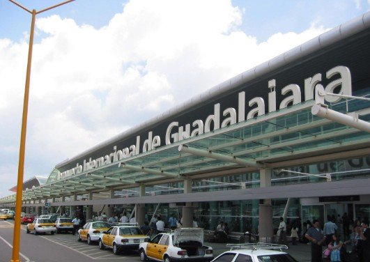 Violencia en Jalisco: Aeroméxico, Viva y Volaris cancelan vuelos