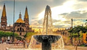 Furia por ‘El Mencho’: Vallarta y Guadalajara ya rondan 200 vuelos