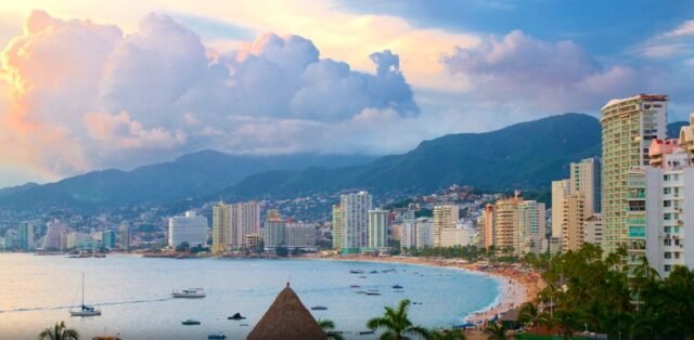 Acapulco reta a Cancún y espera ser ‘la playa del Mundial’