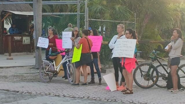 Mahahual: residentes bloquean el puerto de cruceros pidiendo ayudas
