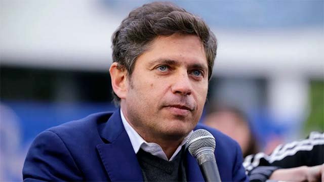 Kicillof ataca a Milei por destruir al turismo entre oleada de despidos