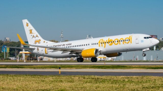 Flybondi promueve retiros voluntarios tras más cancelaciones