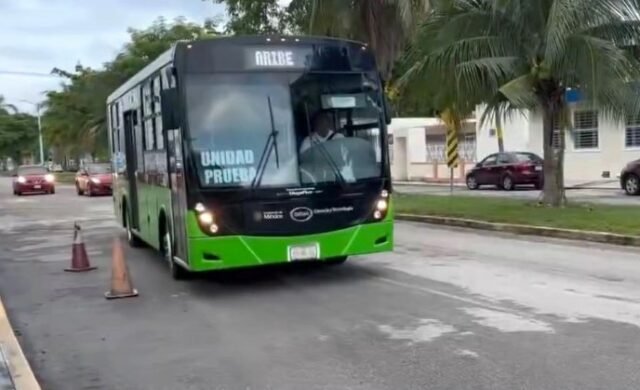 Lezama lanza el transporte Mobi al tiempo que abre el Puente Nichupté