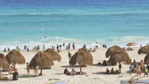 Cancún y Riviera Maya, con un cuarto de camas vacías en el puente