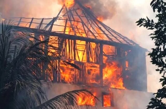 Bacalar: voraz incendio destruye totalmente el hotel Diosa del Agua