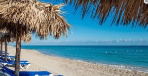 Cuba: dos horas de luz al día y menos turistas que en pandemia