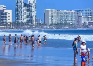 Acapulco: hoteles disparan tarifas por subida del fuel y los salarios