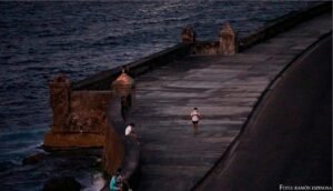 Cuba: desempleados del turismo pasan a trabajar con basuras