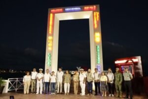 Lezama inaugura en Chetumal un ostentoso arco luminoso
