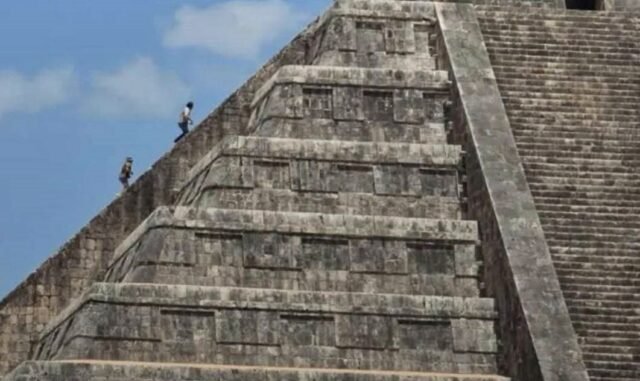 Chichén Itzá: turistas extranjeros son detenidos por escalar pirámide