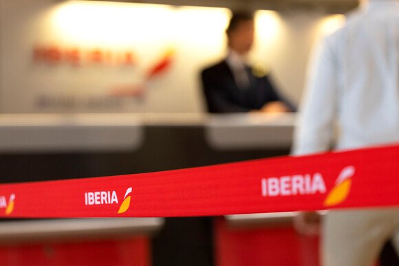 La dueña de Iberia baja deuda y además sube su liquidez