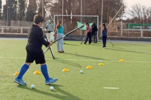 Más de 60 jóvenes participaron del Campus de Hockey de Invierno