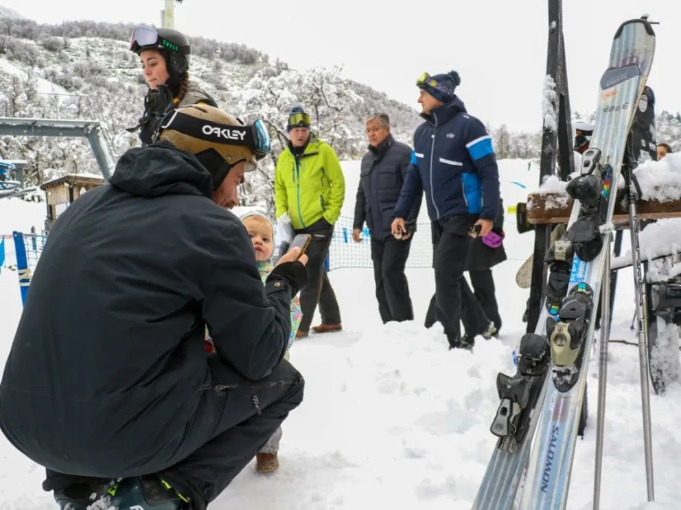 Lago Hermoso inició la temporada con nuevas propuestas y mucha nieve