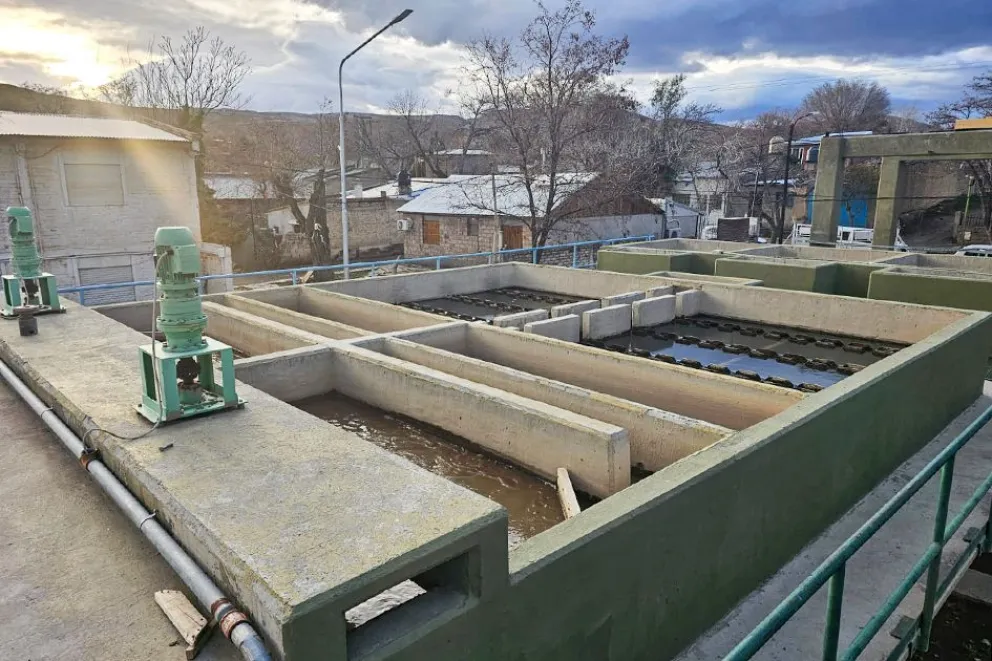 El servicio de agua potable comienza a normalizarse en Chos Malal y Andacollo