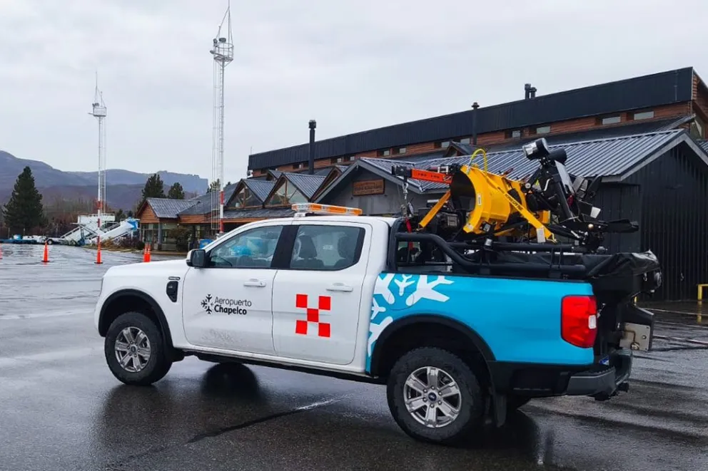 Nuevo vehículo barrenieve para el aeropuerto Chapelco