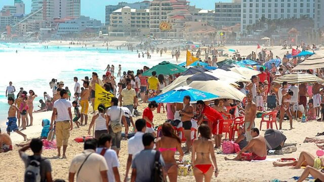 QRoo: verano hotelero hundido y solo turista mexicano da esperanza