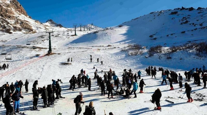 Milei impulsa créditos para viajes de estudiantes dentro de Argentina
