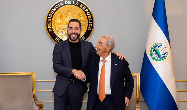 Dueño de Air Europa posa con el líder más fuerte de Centroamérica