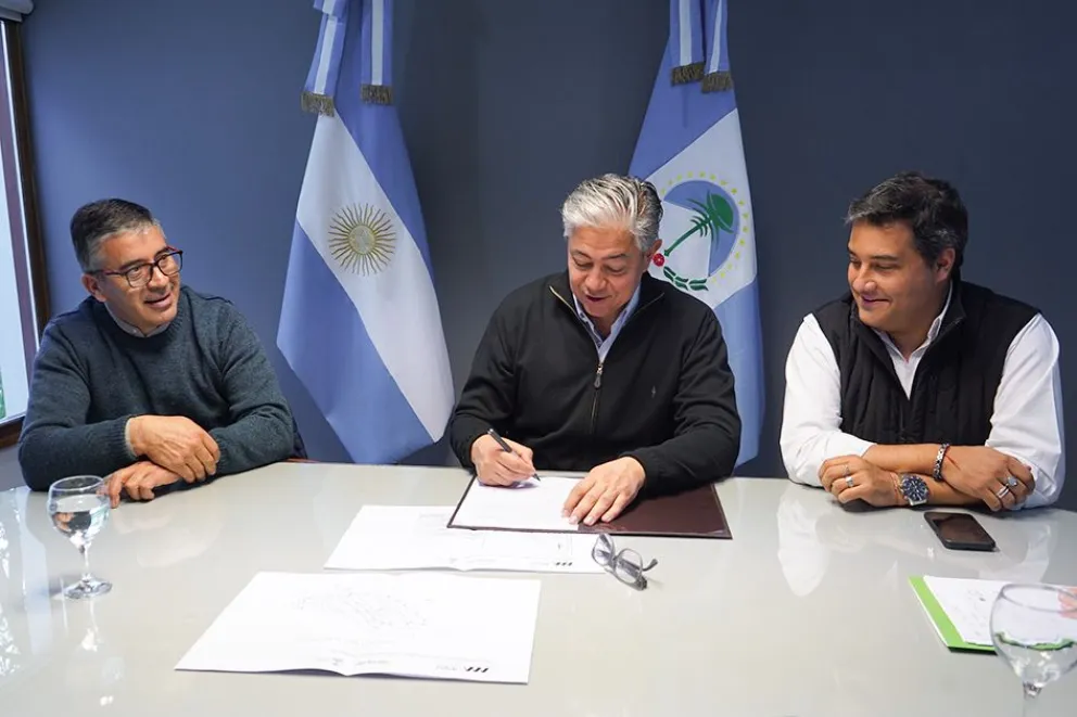 Figueroa anunció obras habitacionales y de servicios para dos localidades neuquinas