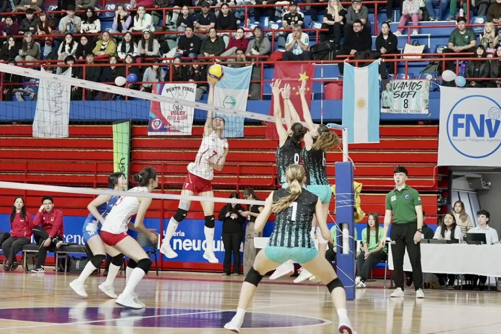 Más de 10 mil personas disfrutaron del voley internacional en el Ruca Che
