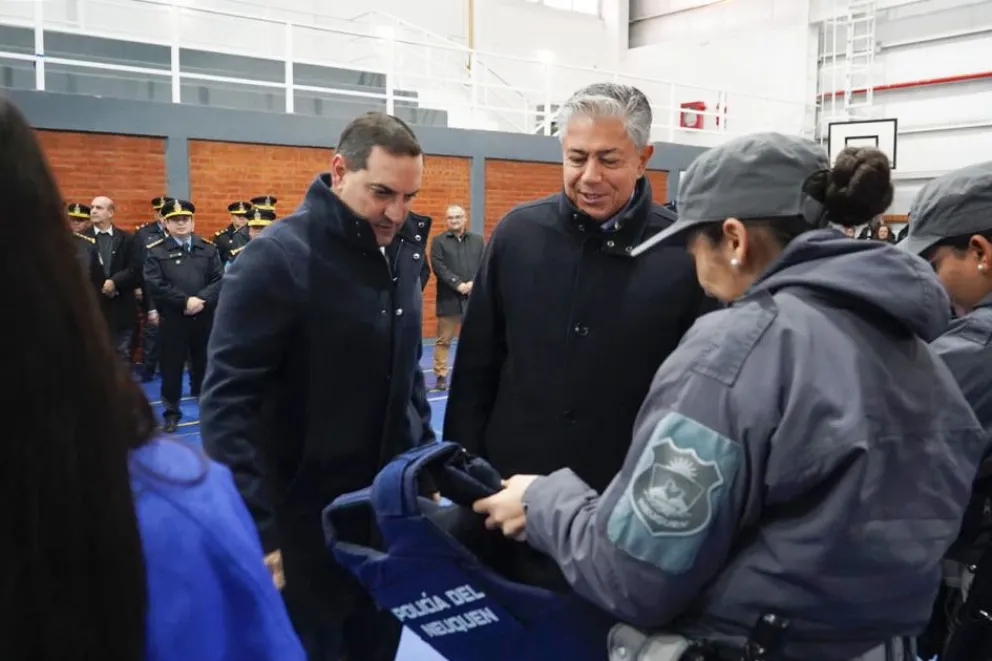 Figueroa dispuso la recomposición salarial para la Policía de Neuquén