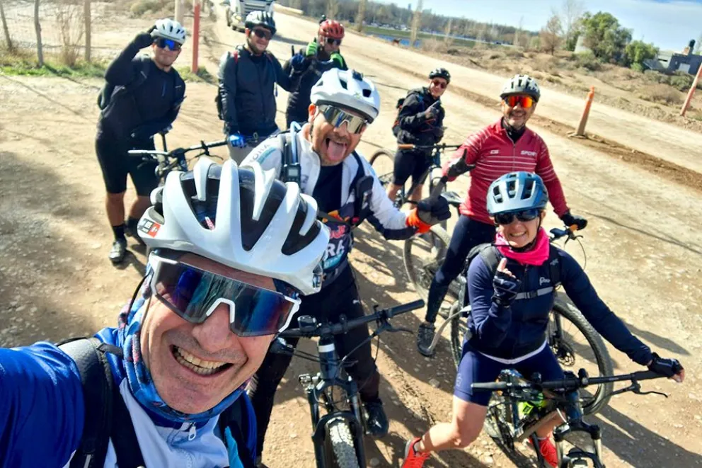 Axel, una bicicleta y el desafío de pedalear Neuquén