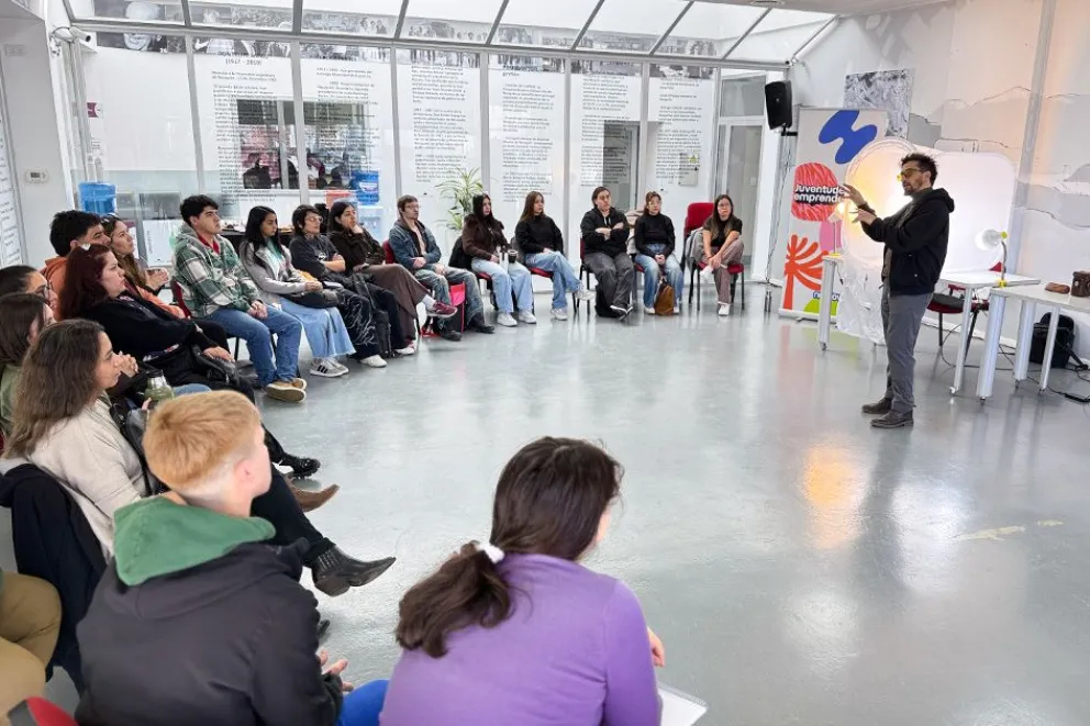 Taller gratuito sobre diseño para redes sociales para jóvenes emprendedores