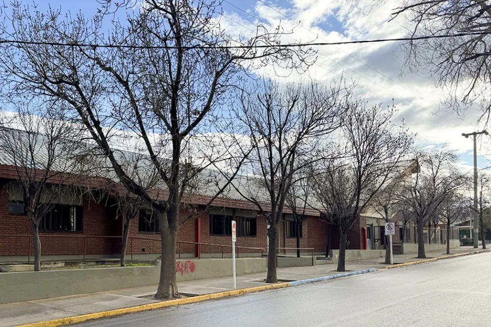 Llaman a cubrir 5 cargos de mucama en un hospital