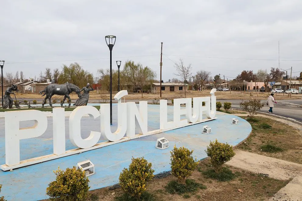 La Provincia financia una obra de asfalto clave para el desarrollo de Picún Leufú