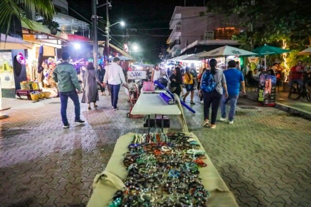 Playa del Carmen: retiran cerca de cien vendedores ambulantes