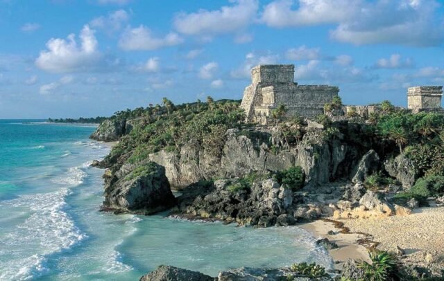 El hundimiento turístico récord de QRoo se prueba con ruinas mayas